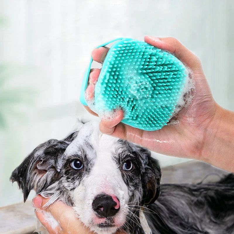 Cepillo de Baño para Mascotas LatherPaw™ — Dispensador de Champú y Masaje